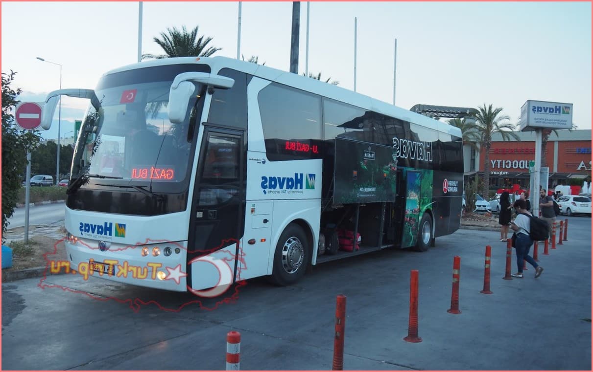 Автобус из аэропорта Анкары зонах, отведенных для такси на