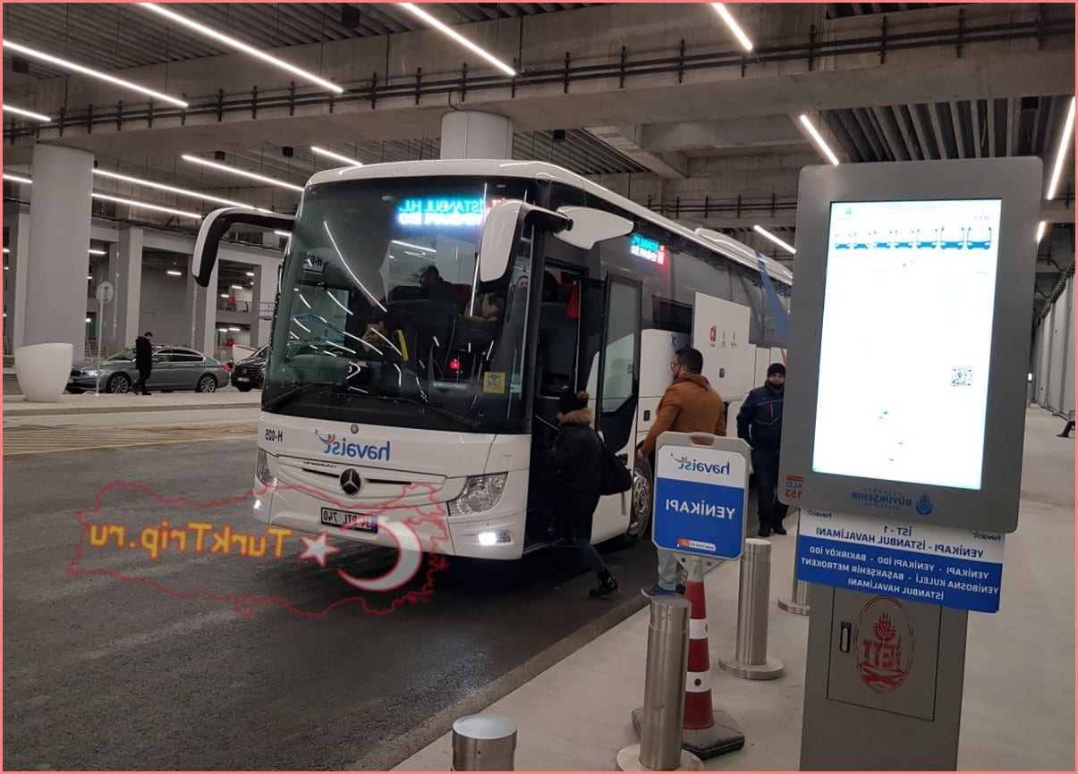 Автобус в аэропорту Стамбула интенсивного движения