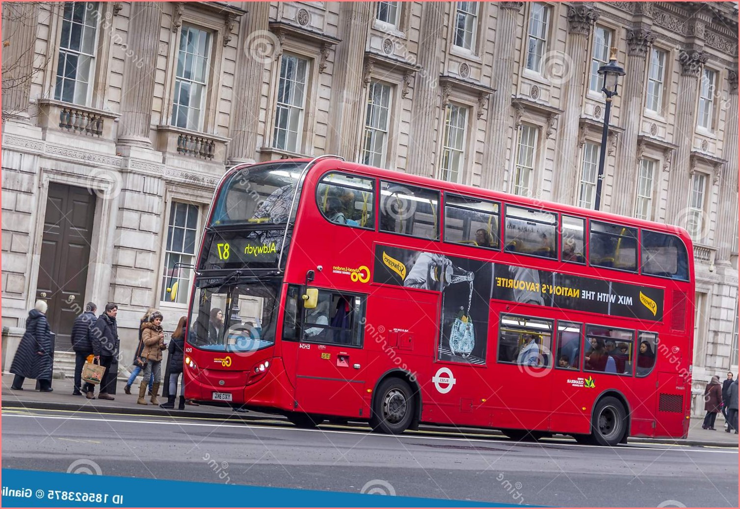 Современный красный автобус двойной на палубе в центре Лондона Англии  Редакционное Изображение - изображение насчитывающей красно, лондон:  185623875