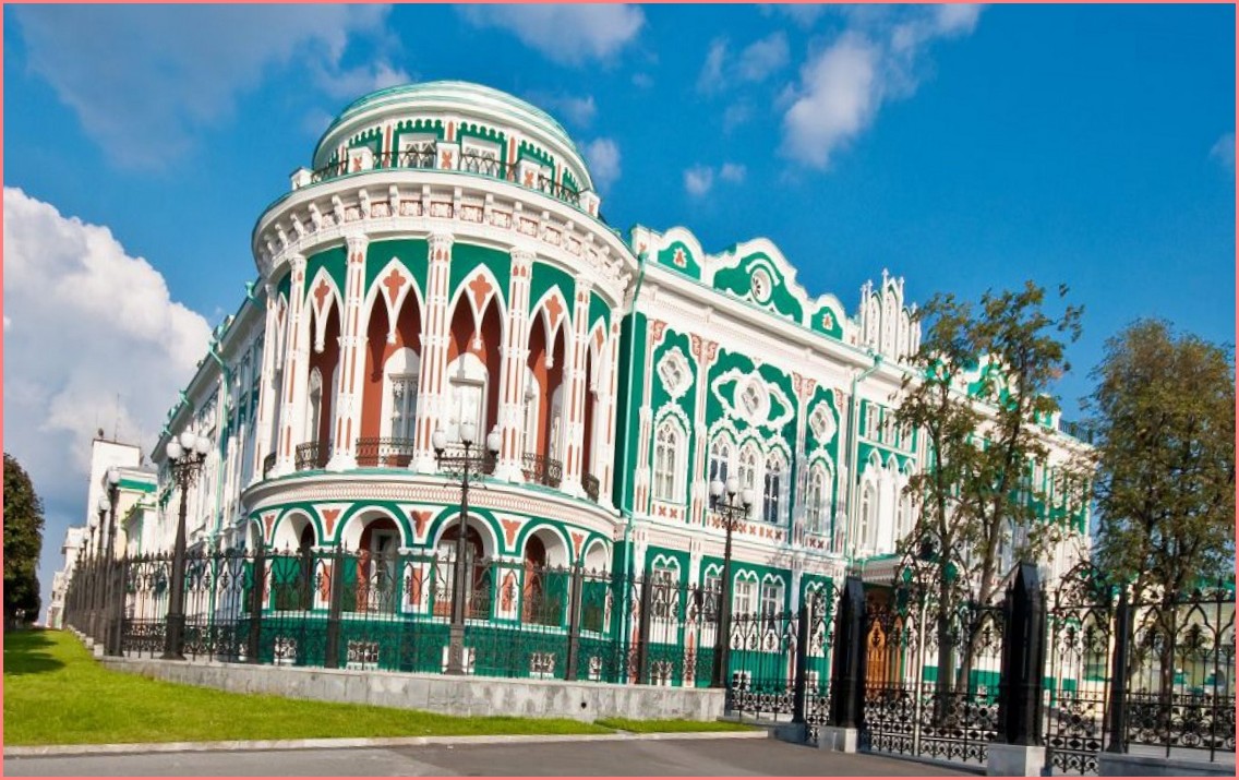Екатеринбург - самые красивые достопримечательности очень красиво оформлена